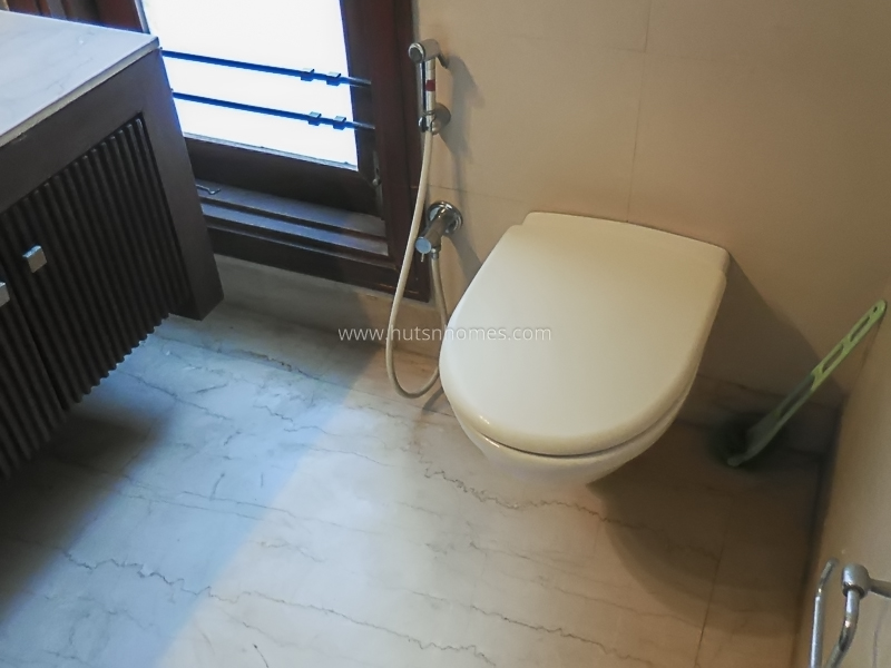 3 BHK Flat For Rent in Defence Colony