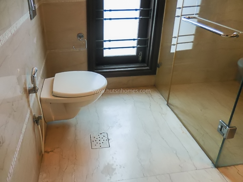 3 BHK Flat For Rent in Defence Colony