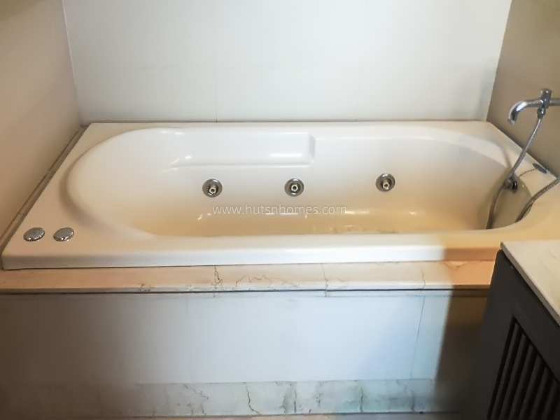 3 BHK Flat For Rent in Defence Colony