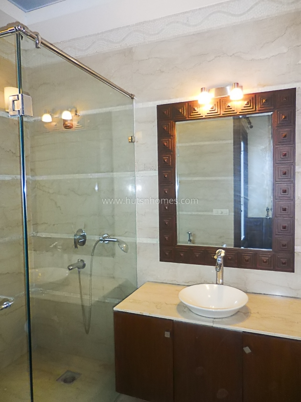 3 BHK Flat For Rent in Defence Colony
