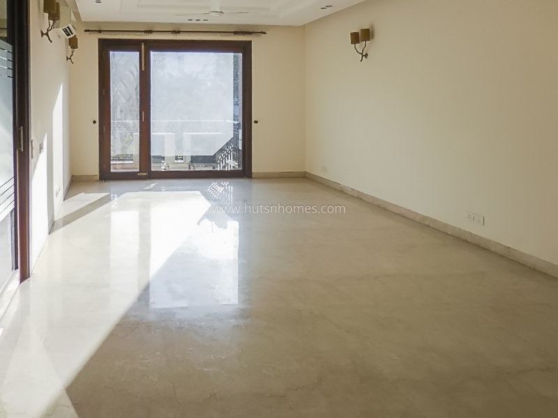 3 BHK Flat For Rent in Defence Colony