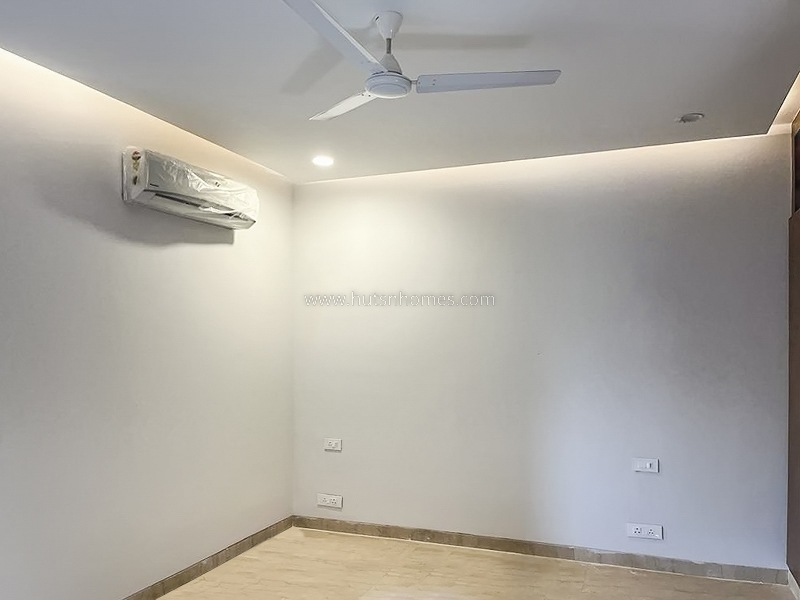 3 BHK Flat For Rent in Defence Colony