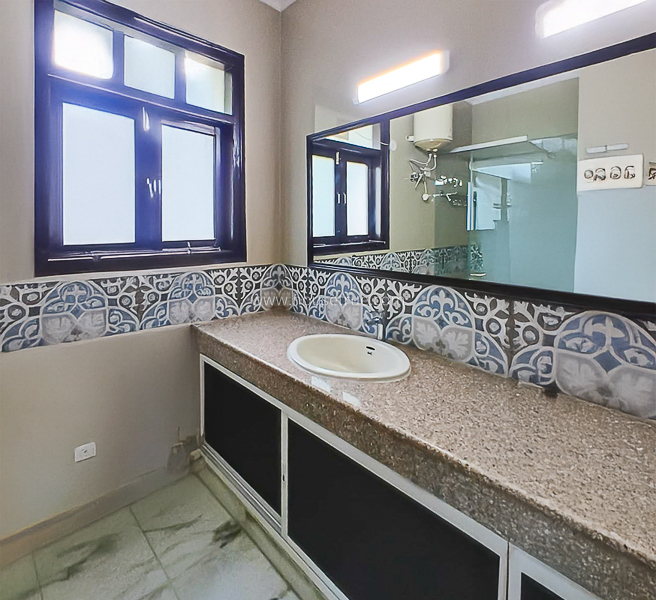 4 BHK Flat For Rent in Defence Colony