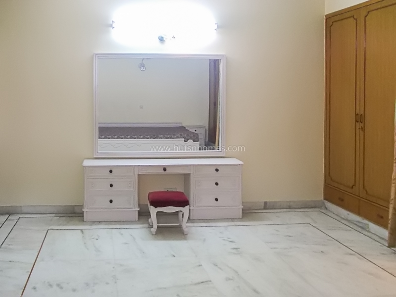 4 BHK Flat For Rent in Defence Colony