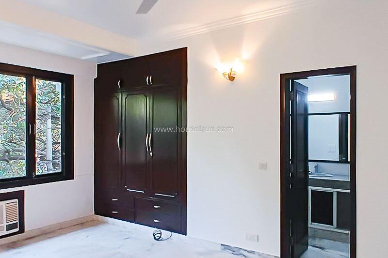 4 BHK Flat For Rent in Defence Colony