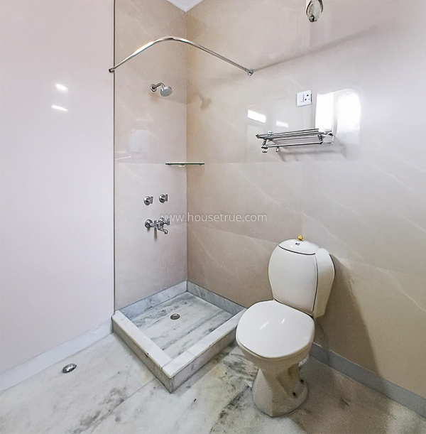 4 BHK Flat For Rent in Defence Colony