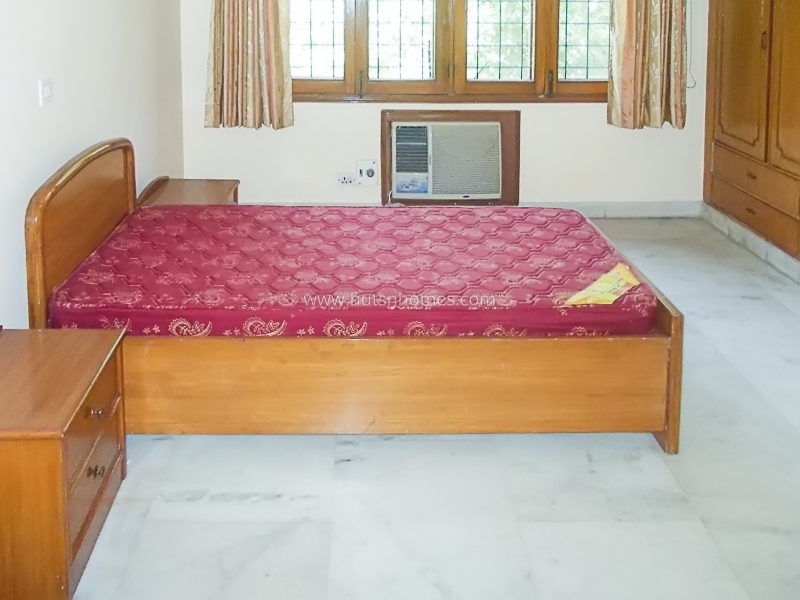 4 BHK Flat For Rent in Defence Colony