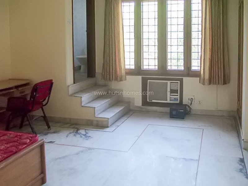 4 BHK Flat For Rent in Defence Colony