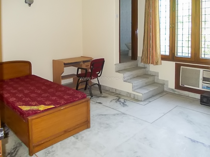 4 BHK Flat For Rent in Defence Colony