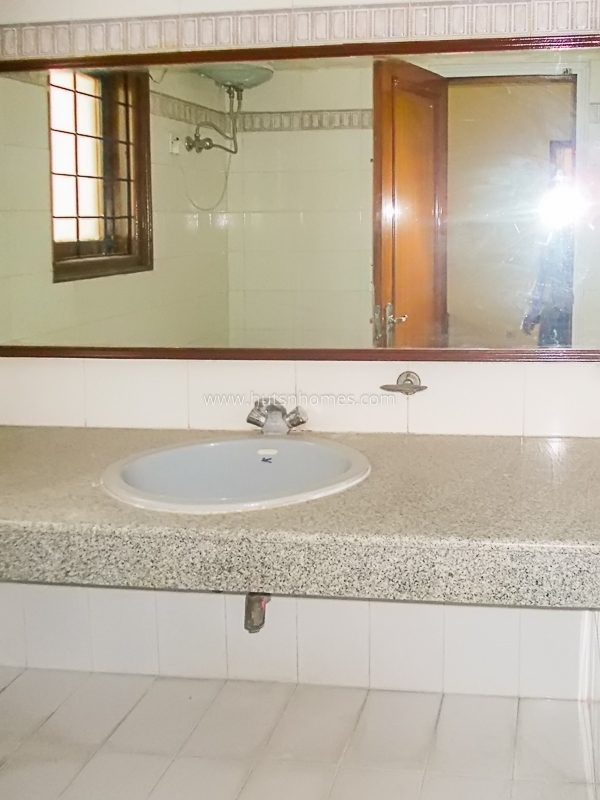 4 BHK Flat For Rent in Defence Colony