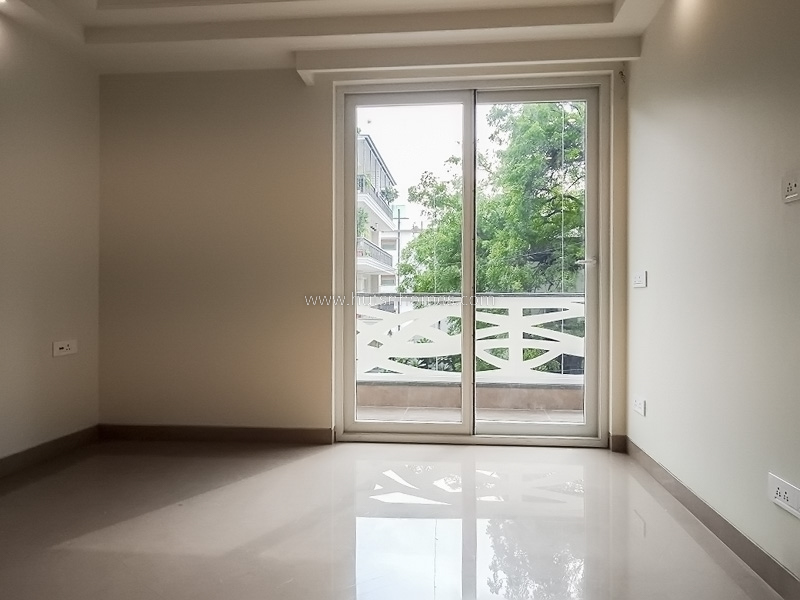 5 BHK Triplex Property For Rent in Vasant Vihar