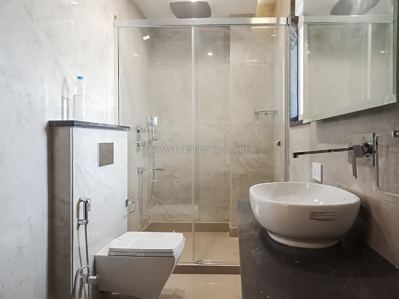 5 BHK Triplex Property For Rent in Vasant Vihar