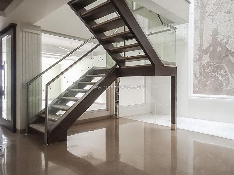 5 BHK Triplex Property For Rent in Vasant Vihar
