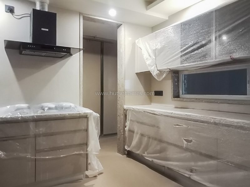 5 BHK Triplex Property For Rent in Vasant Vihar