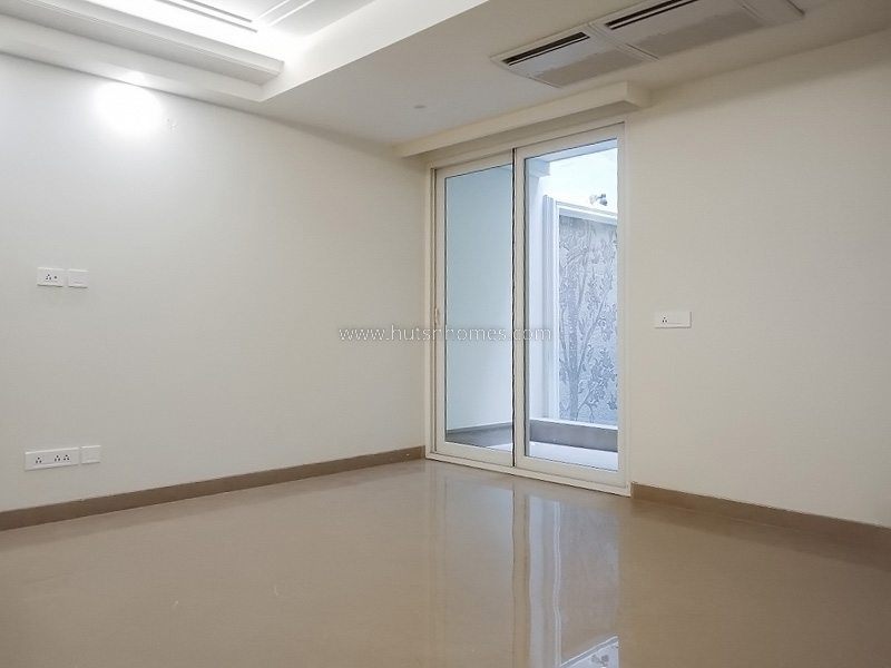 5 BHK Triplex Property For Rent in Vasant Vihar