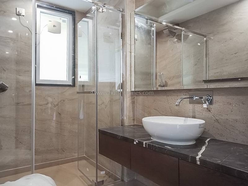 5 BHK Triplex Property For Rent in Vasant Vihar